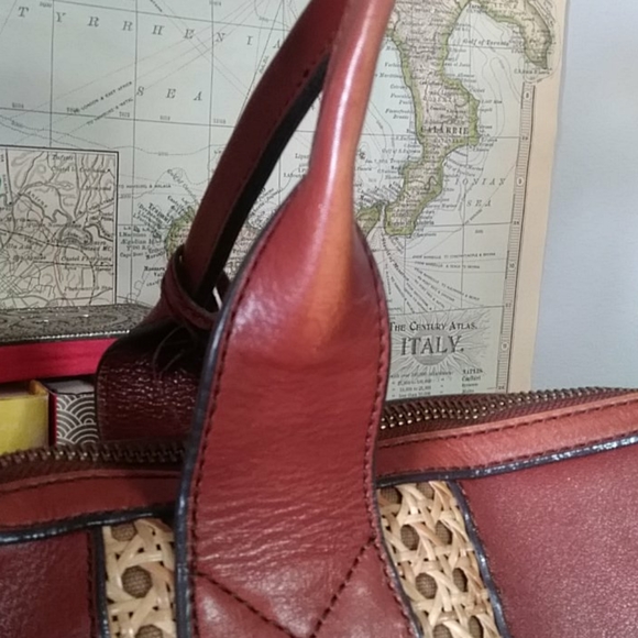 HP!!! 🎉Fossil cane wicker Vintage Reissue bag - Picture 5 of 10